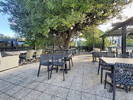 fonds de commerce plan de cuques 400 m² 1000 m² avec les terrasses