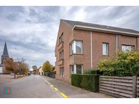 kantoorgebouw met dakappartement