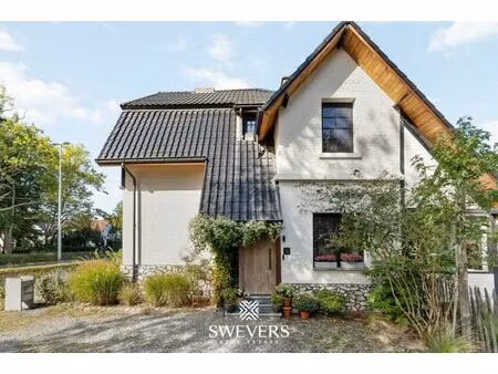 charmante en zeer karaktervolle hob met 3 slaapkamers op zonrijk perceel van 4a 88ca te he