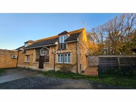 maison de 160 m² à vert-le-grand