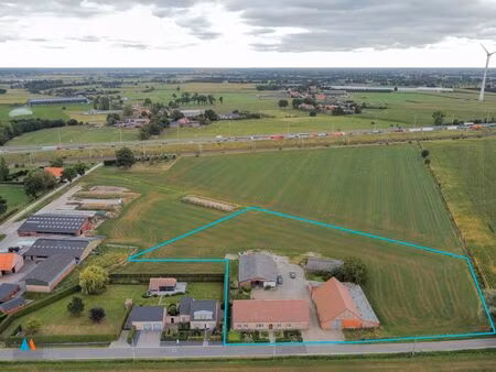 hoeve met bijgebouwen in loenhout