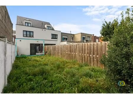 gelijkvloers appartement 1 slaapkamer met tuin