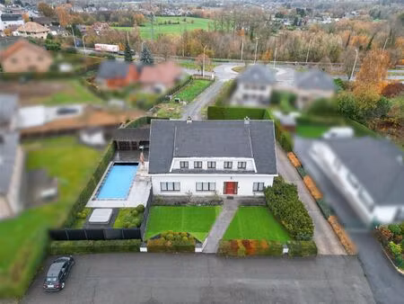 polyvalente villa met zeer grote loods