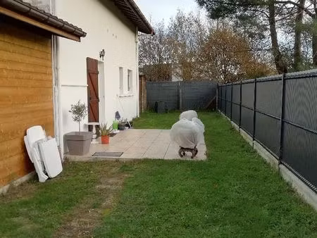 t3 a louer a l'annee a leon (40550)