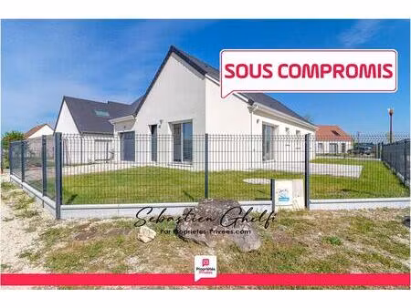 belle maison de plain-pied avec 3 chambres-cellier-garage