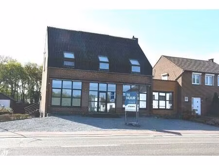 verzorgde handelsruimte met parkeergelegenheid