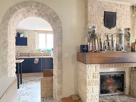 maison en pierre avec 2 logements 220 m2 entièrement rénovée 6 chambres  centre village