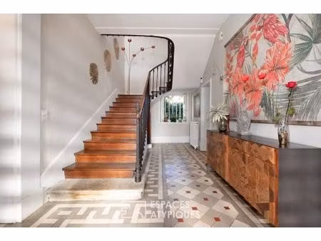 demeure bourgeoise avec piscine et dépendance en bord de rivière