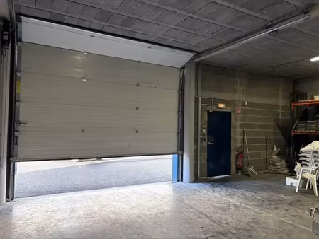 a louer - locaux de stockage  bureaux aménagés