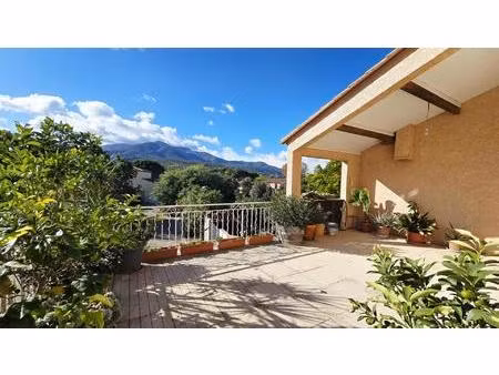 maison 3 faces de type 6 avec piscine  logement indépendant  terrasses et car-port