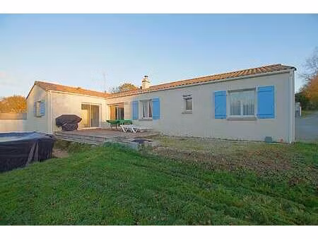 vente maison à sainte-foy (85150) : à vendre / 130m² sainte-foy