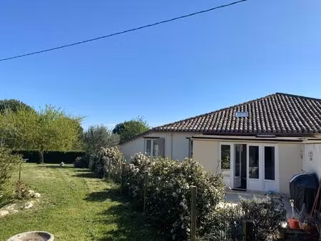 roquecor plain-pied en bord de village  grand garage et jardin plat de 1300 m2