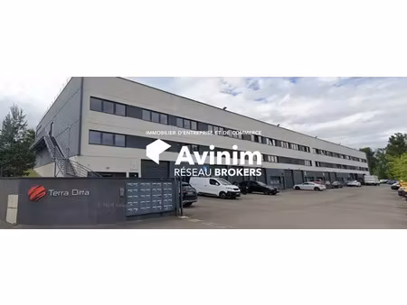 rare  beau local d'activité à sacuny !