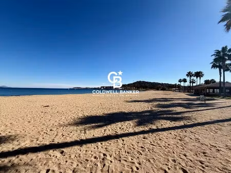 élégant deux pièces  en rez-de-chaussée  proximité immédiate plage