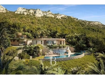 villa d’architecture contemporaine avec vue panoramique sur la côte d’azur