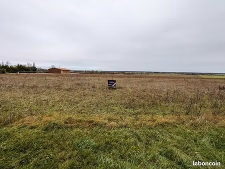 terrain 3 250 m² xambes