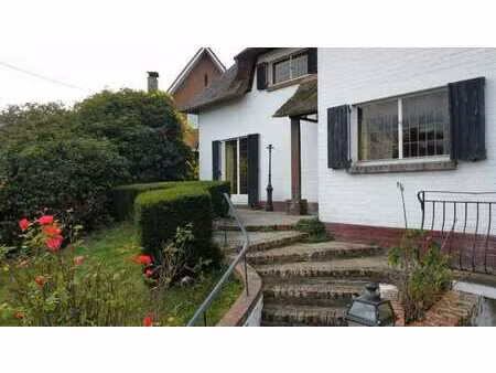 villa 4 façades toit en chaume  véranda  garage et jardin