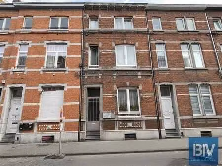 immeuble composé de trois appartements.