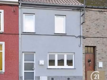 sous-option: maison rénovée 3 chambres avec jardin! peb b!