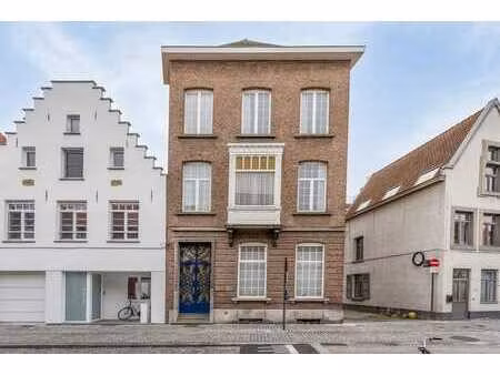 manoir authentique avec cabinet médical à malines