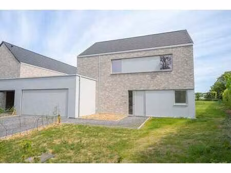 maison neuve 4ch à verlaine!