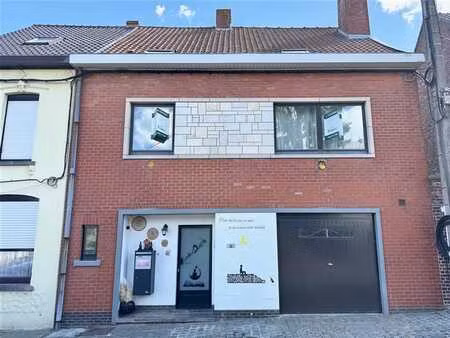 maison spacieuse avec 3 chambres  garage et jardin!