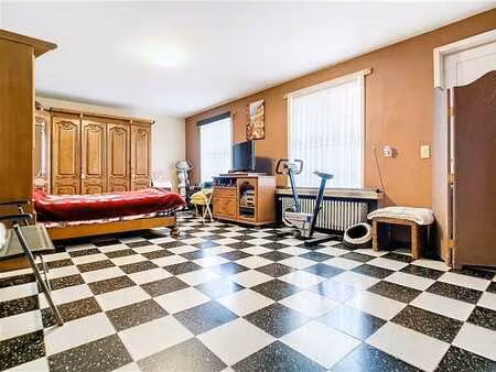 maison de commerce offrant de nombreuse possibilités