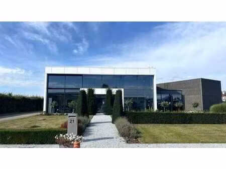 immeuble commercial avec appartement à vendre près de la n4