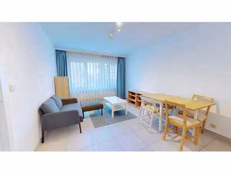 notre dame: beau studio meuble +/- 40m2 avec coin a dormir