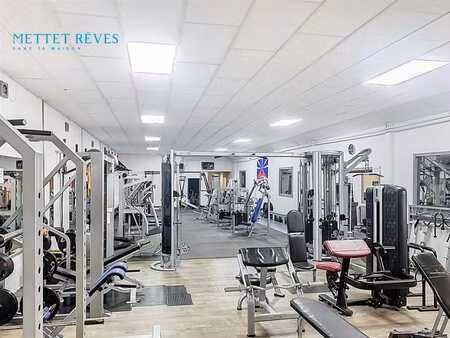 espace commercial de 650 m2 à ransart.