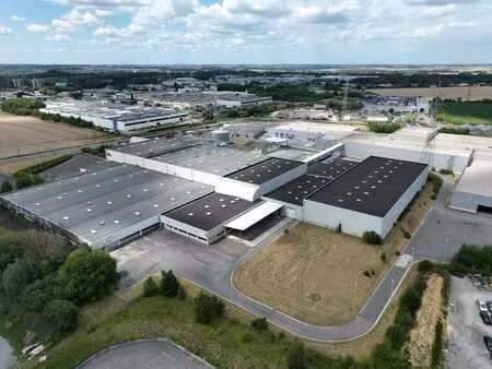 grand entrepôt à louer à fleurus - idéalement situé à proxi