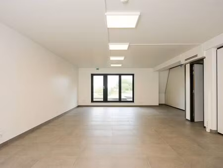 bien professionnel à louer à eeklo € 1.744 (lhr9x) - dewaele business - gent | zimmo