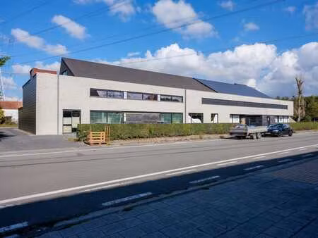 bureaux idéalement situés (85 m²-207 m²) à louer à eeklo