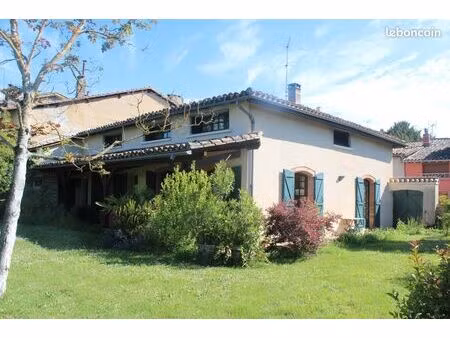 maison de ville avec jardin et garage a beaumont de lomagne