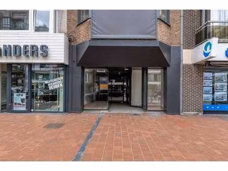 propriété commerciale (125 m²) bénéficiant d'un emplacement