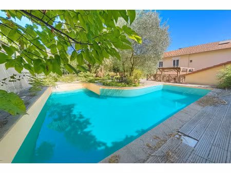 maison de ville de 158m2 - jardin de 200m2 avec piscine