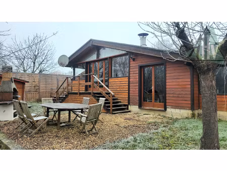 77 - chalet dans domaine privé