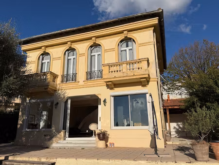 à louer maison meublée de 136 m2 avec piscine vue emr cap