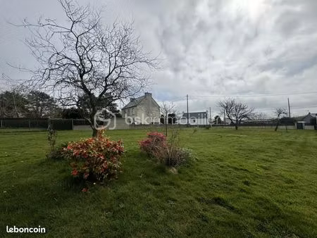 terrain 1 000 m² plomodiern