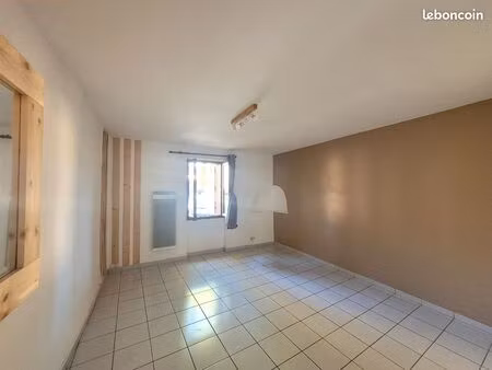 location maison de village