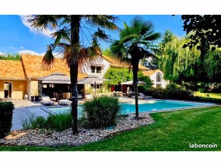 maison 6 pièces 329 m²