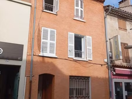 vente immeuble 160 m² la crau (83260)