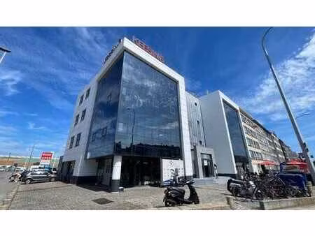 bureaux rénovés à louer en emplacement visible à deurne