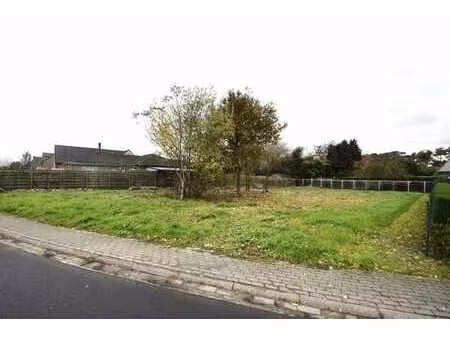 goed gelegen perceel bouwgrond van ca. 860m²