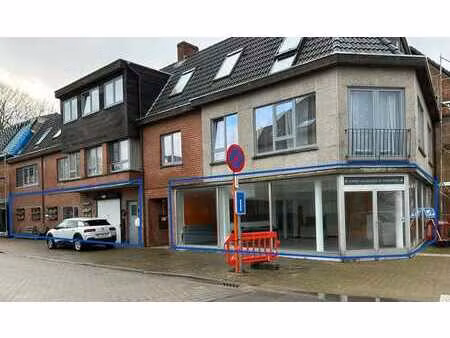 commerce à louer au coxyde-village