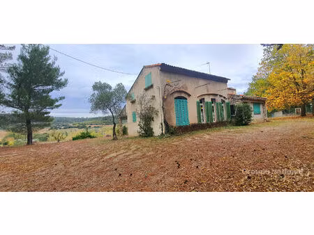 une habitation comprenant deux logements  nombreuses possibilités ...