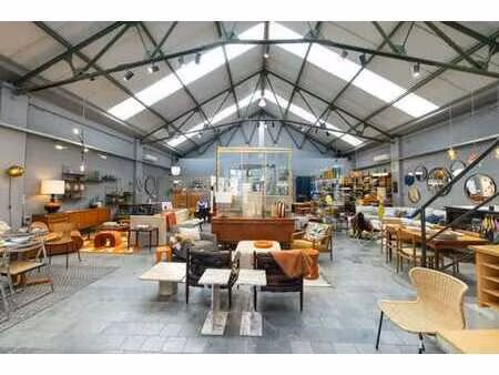 rhode-saint-genèse : bâtiment commercial ±750m² - tb état