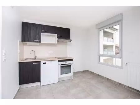 centre de beauzelle  apt t3 récent avec balcon et 2 parkings