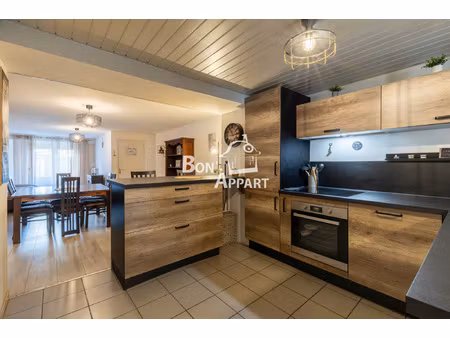 homécourt  à deux pas de la mairie . appartement type maiso