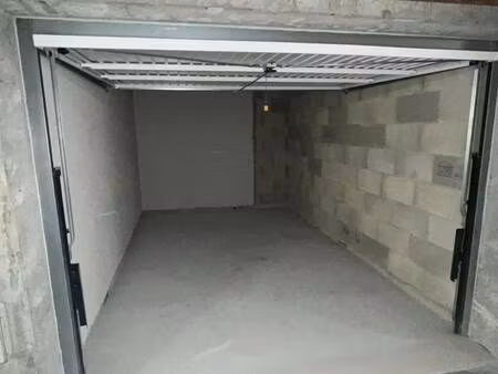 garage/stationnement à louer